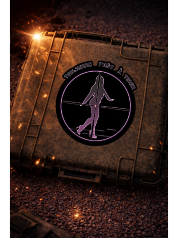 STICKER HOLOGRAPHIQUE “TOUJOURS PRÊT A TIRER” (10 cm )