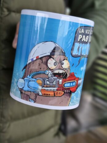 TASSE “la vie c’est pas un kiwi ” bleu