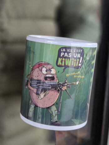 TASSE “La vie c’est pas un kiwi” vert