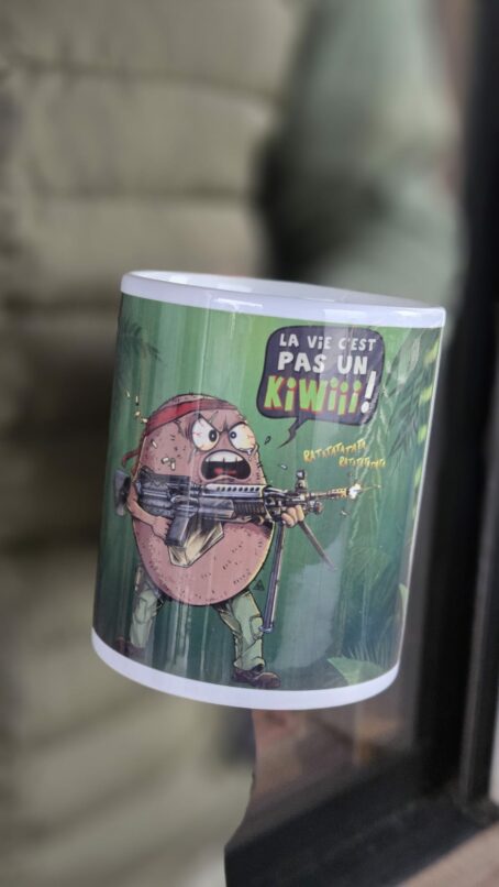 TASSE "La vie c'est pas un kiwi" vert