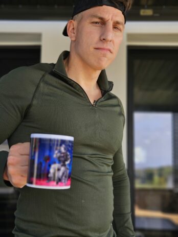 TASSE “TIREUR DE LITRE” bleu et rose