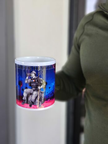 TASSE “TIREUR DE LITRE” bleu et rose