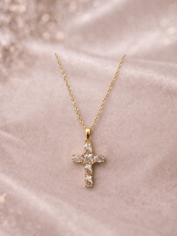 Collier Croix Doré Femme – Pendentif Élégant avec Zircons | KF Forever