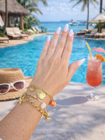 Bracelet Charm Doré Coquillage & Soleil Corail