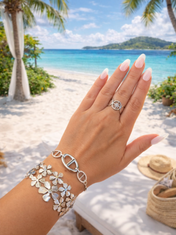 Bague Étoile Encerclée Argentée