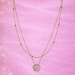 Collier double chaîne avec pendentif trèfle nacré
